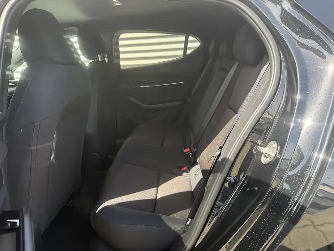 Mazda 3 - Thumbnail 9
