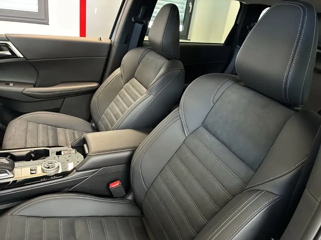 Mitsubishi Outlander - Thumbnail 10