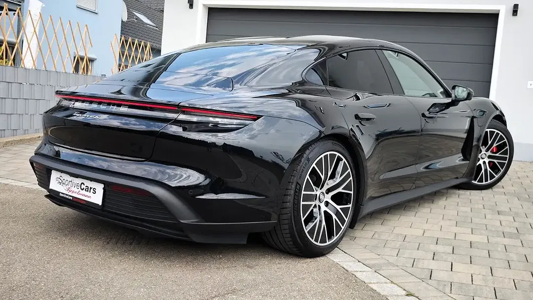 Porsche Taycan - Thumbnail 10