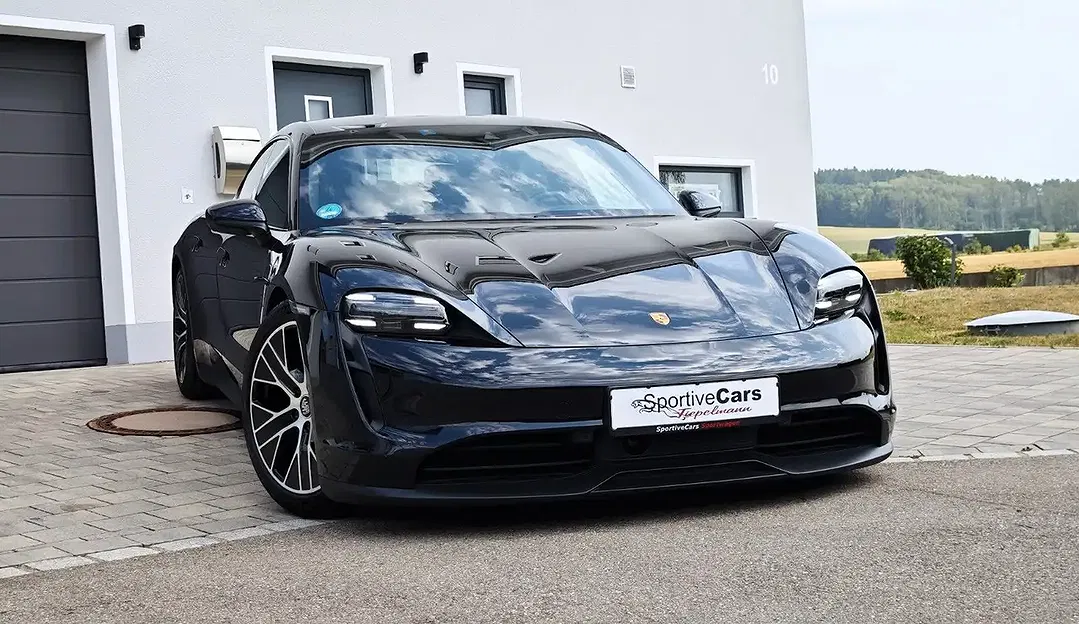 Porsche Taycan - Thumbnail 12