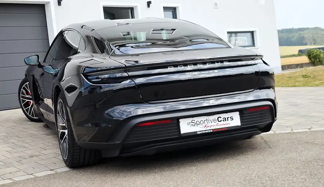 Porsche Taycan - Thumbnail 13