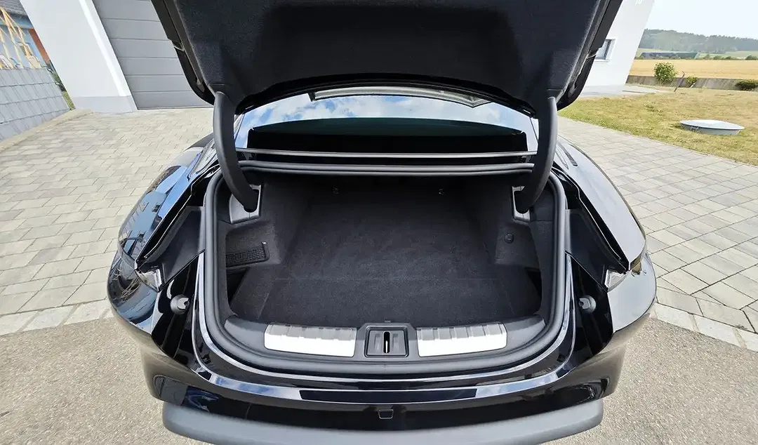 Porsche Taycan - Thumbnail 14