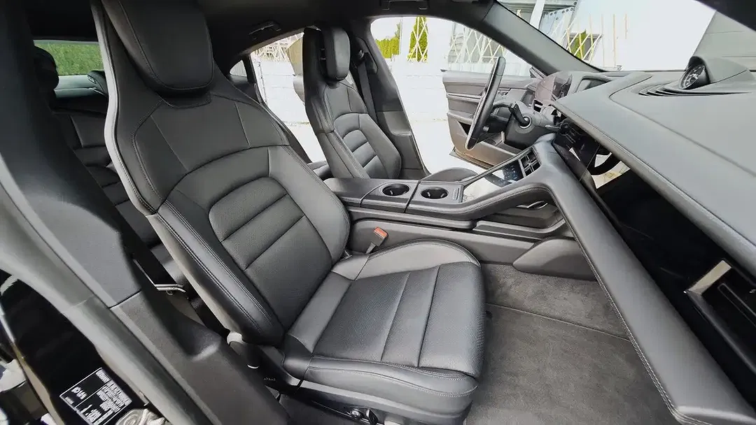 Porsche Taycan - Thumbnail 20