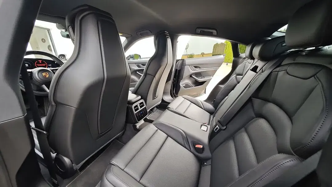 Porsche Taycan - Thumbnail 22
