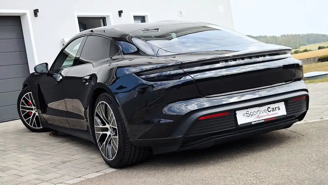 Porsche Taycan - Thumbnail 7