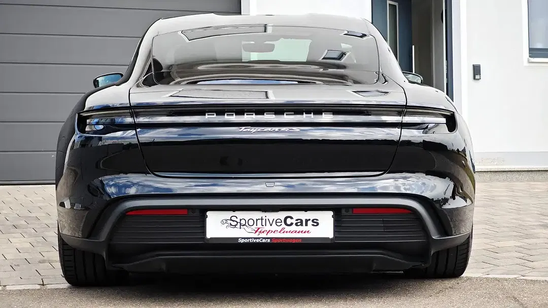 Porsche Taycan - Thumbnail 8