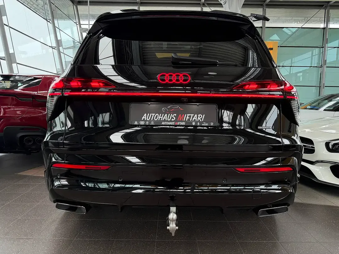 Audi Q7 - Thumbnail 11