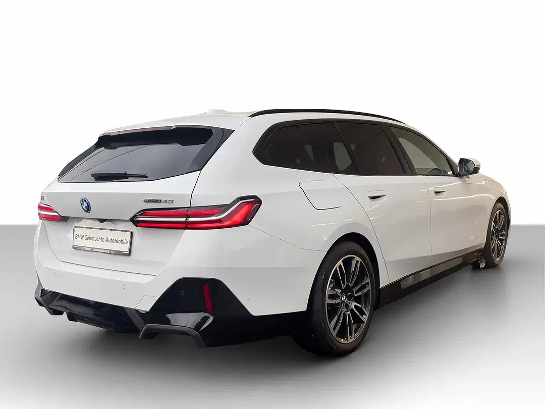 BMW i5 - Thumbnail 6