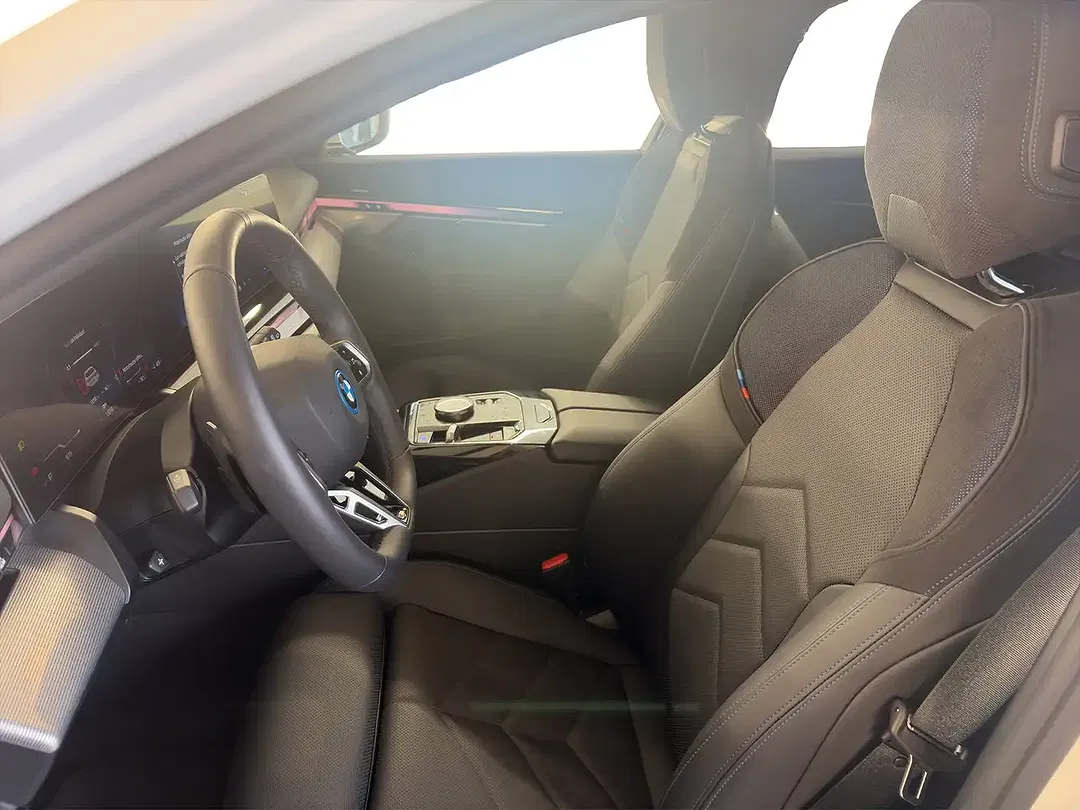 BMW i5 - Thumbnail 7