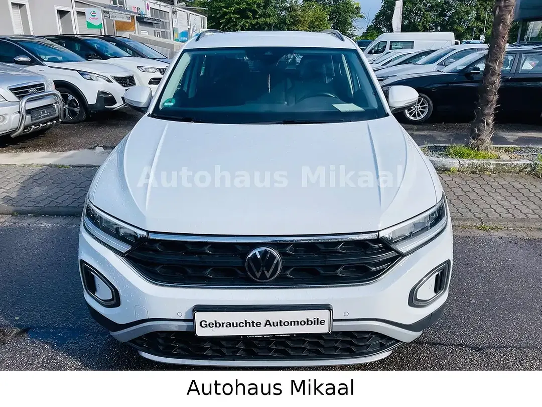 Volkswagen T-Roc - Thumbnail 3