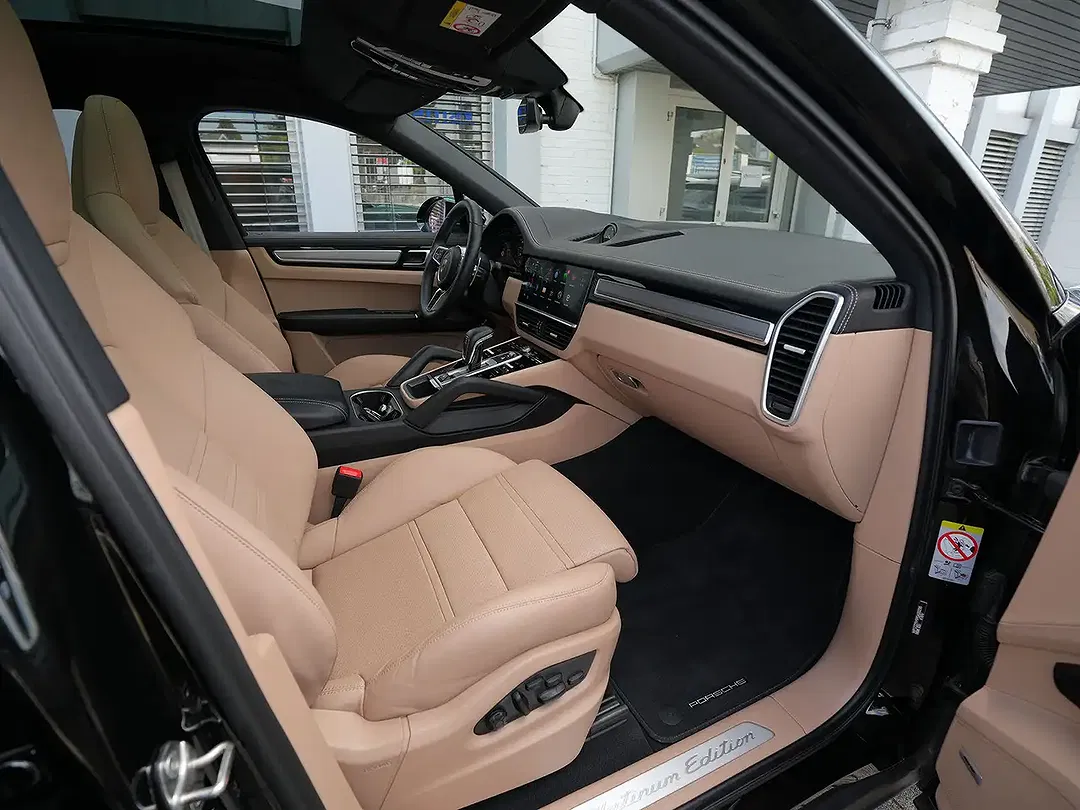 Porsche Cayenne - Thumbnail 2