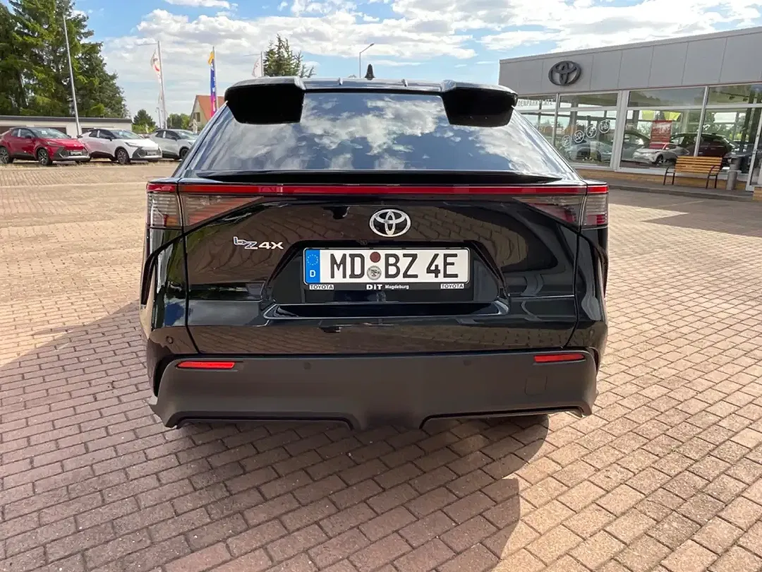 Toyota bZ4X - Thumbnail 4