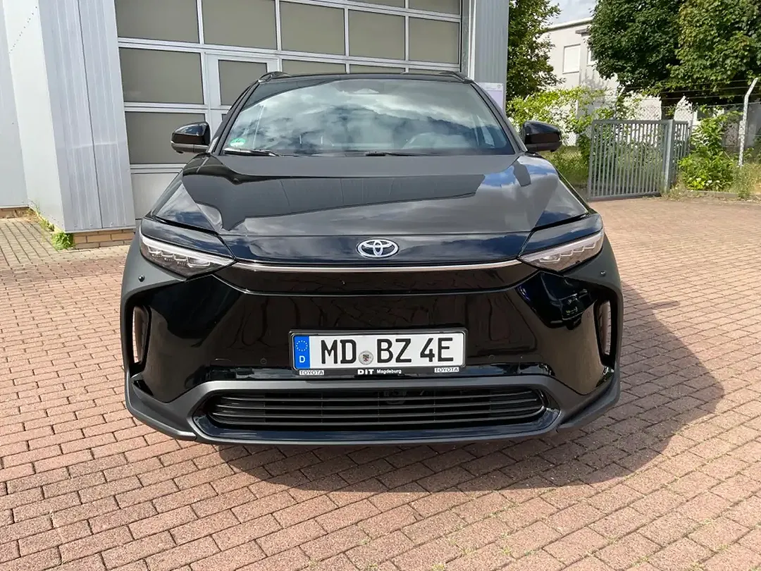 Toyota bZ4X - Thumbnail 8