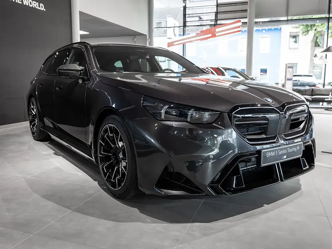 BMW M5 - Thumbnail 4