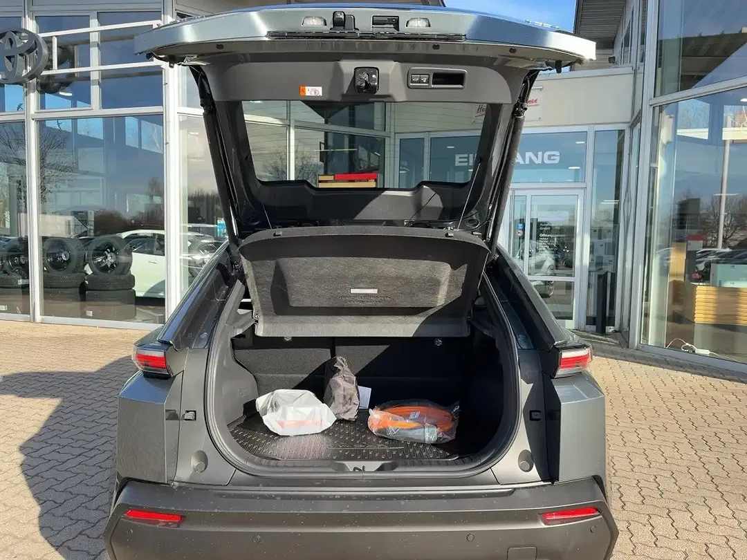 Toyota C-HR - Thumbnail 13