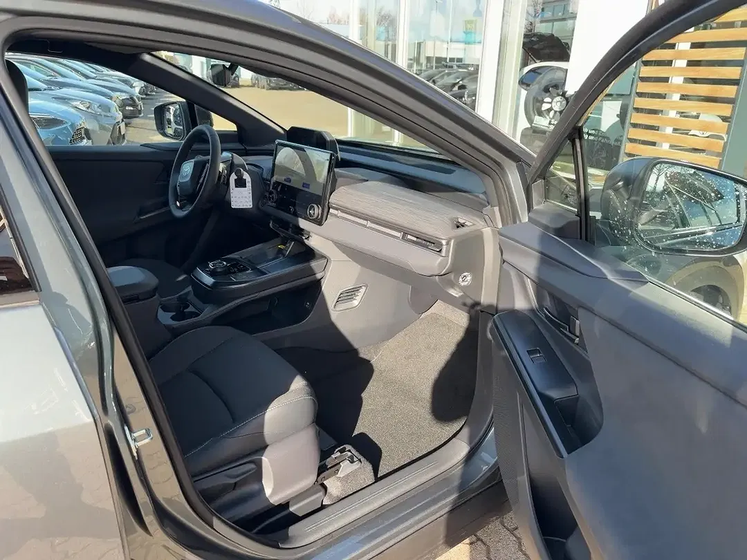 Toyota C-HR - Thumbnail 8