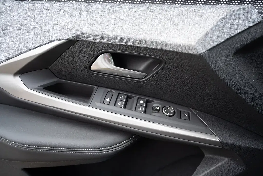 Peugeot 5008 - Thumbnail 11
