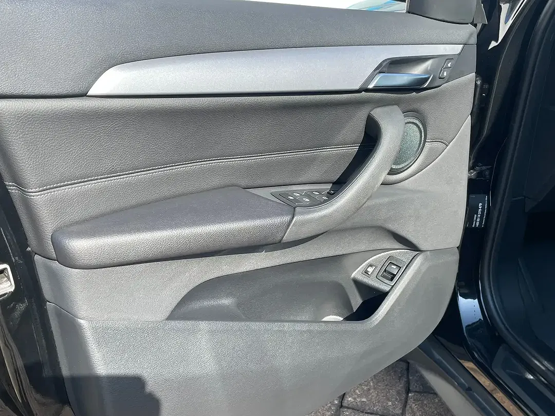 BMW X1 - Thumbnail 11