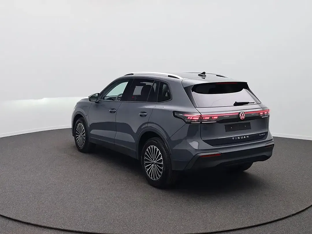 Volkswagen Tiguan - Thumbnail 1