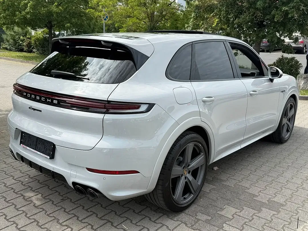 Porsche Cayenne - Thumbnail 10