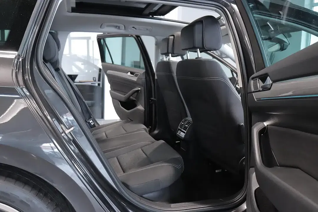 Volkswagen Passat Variant - Thumbnail 12