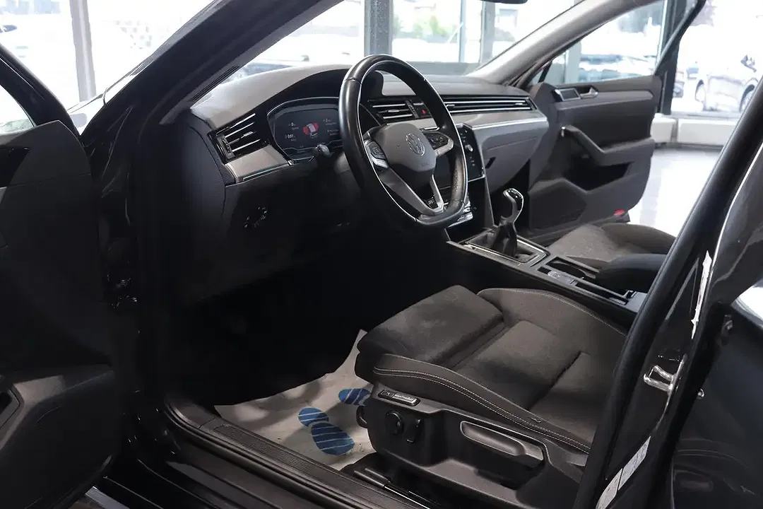 Volkswagen Passat Variant - Thumbnail 8