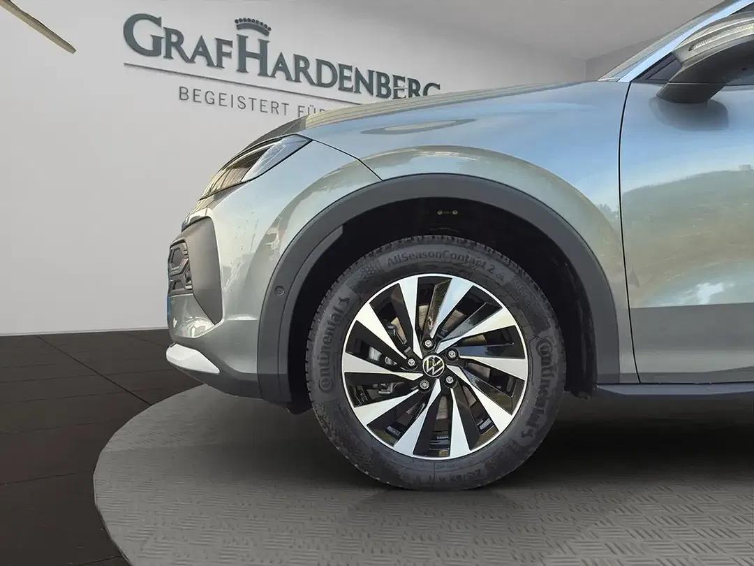 Volkswagen T-Roc - Thumbnail 3
