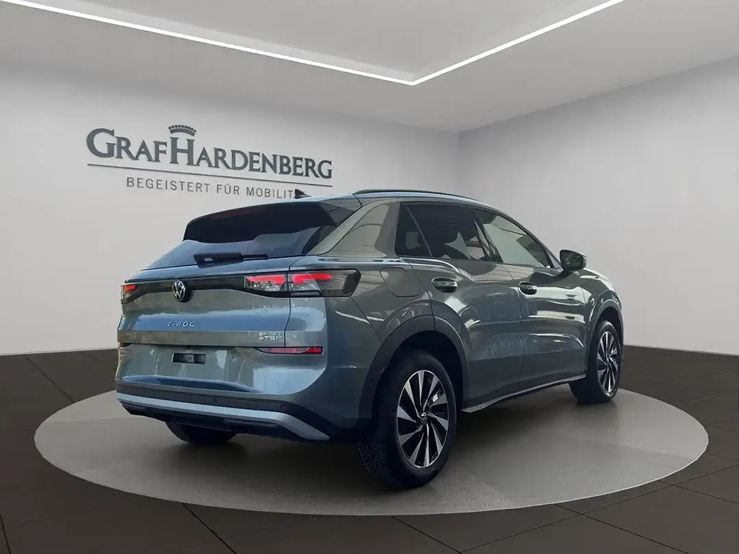 Volkswagen T-Roc - Thumbnail 6