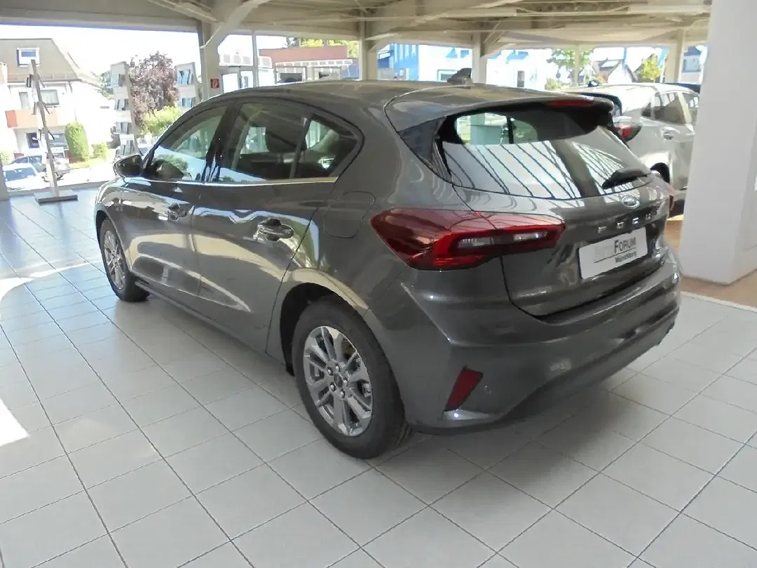 Ford Focus - Thumbnail 4