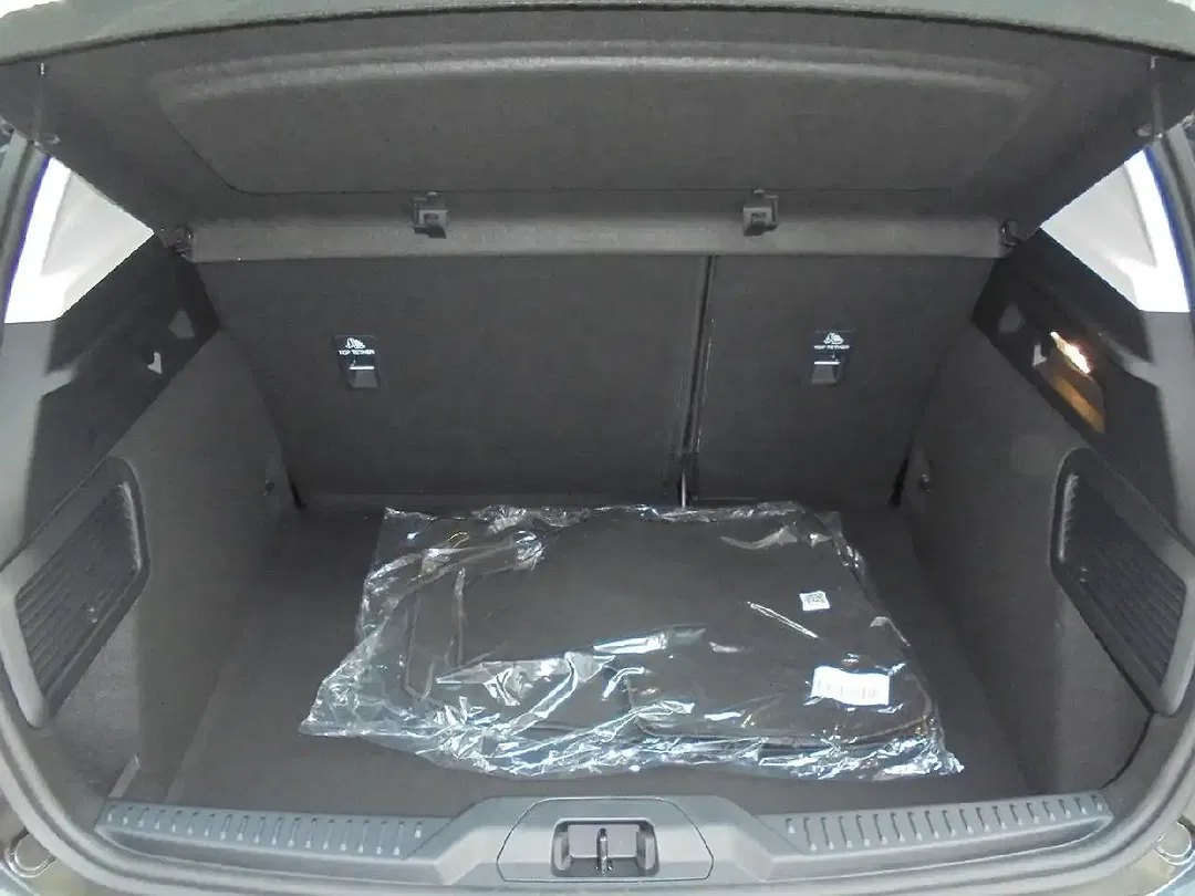 Ford Focus - Thumbnail 6