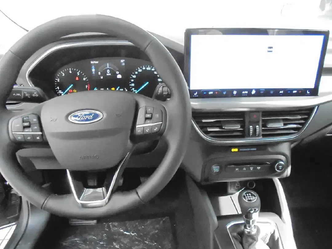 Ford Focus - Thumbnail 9