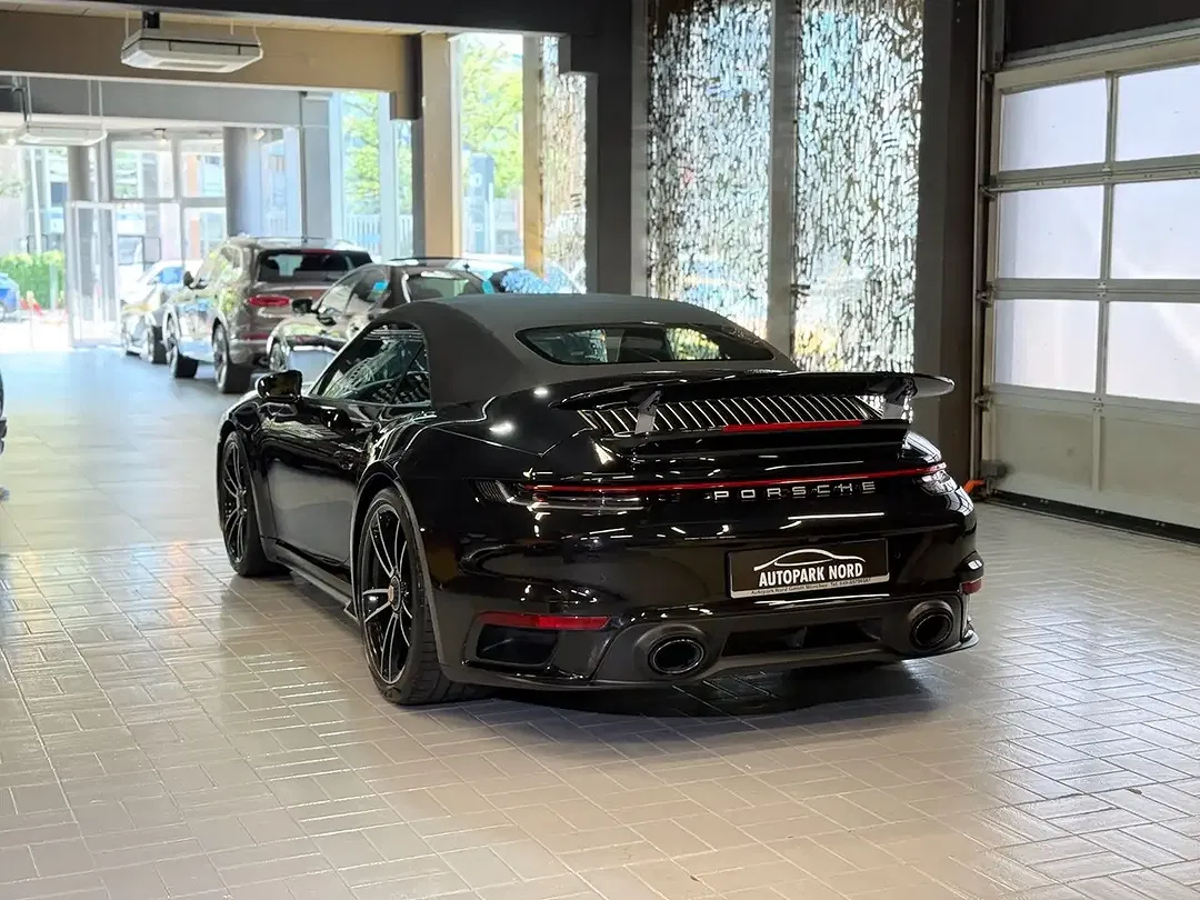 Porsche 911 - Thumbnail 5