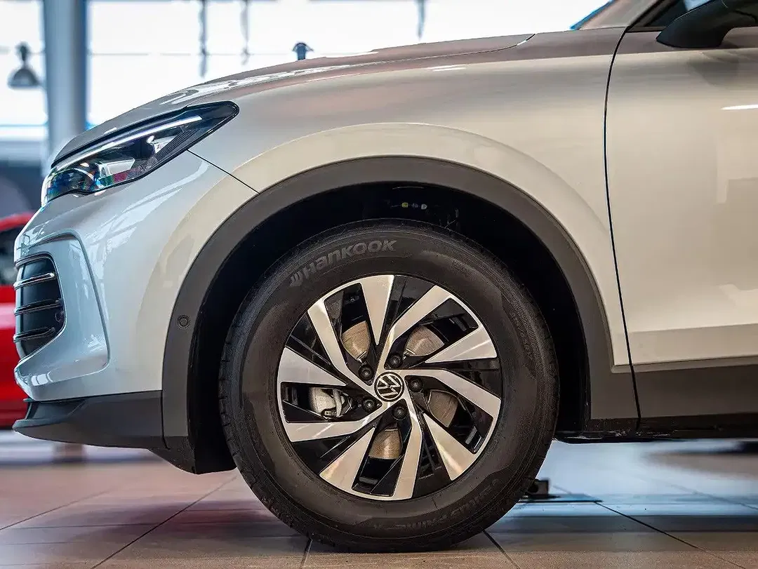 Volkswagen Tiguan - Thumbnail 9
