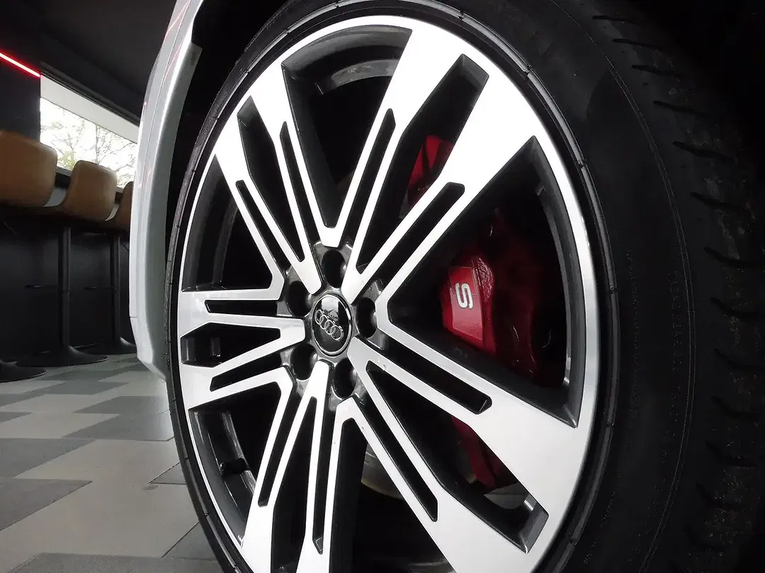 Audi SQ5 - Thumbnail 10
