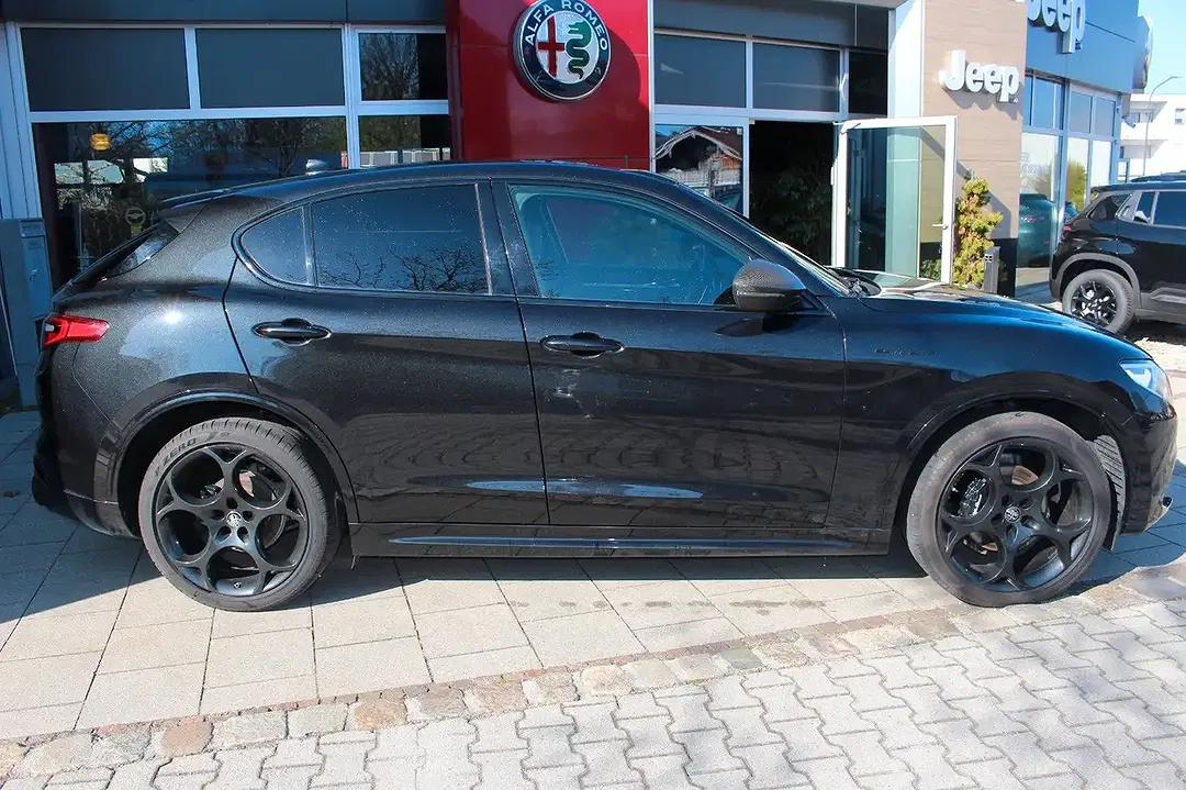 Alfa Romeo Stelvio Q4 Estrema - foto 2
