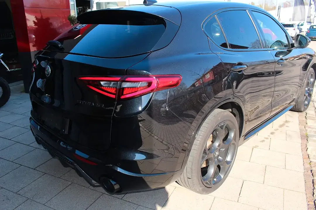 Alfa Romeo Stelvio - Thumbnail 3