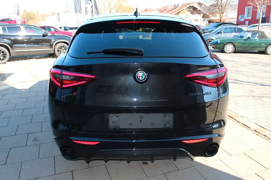 Alfa Romeo Stelvio - Thumbnail 4