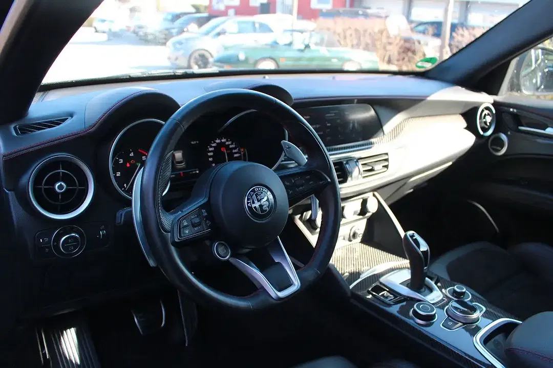 Alfa Romeo Stelvio - Thumbnail 8