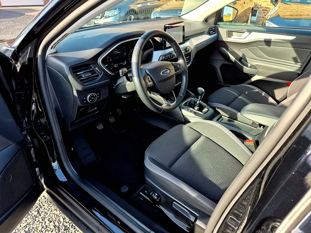 Ford Focus - Thumbnail 11