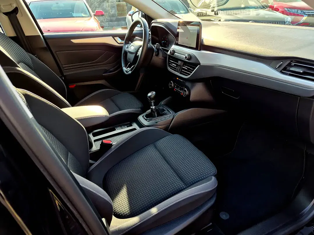Ford Focus - Thumbnail 13