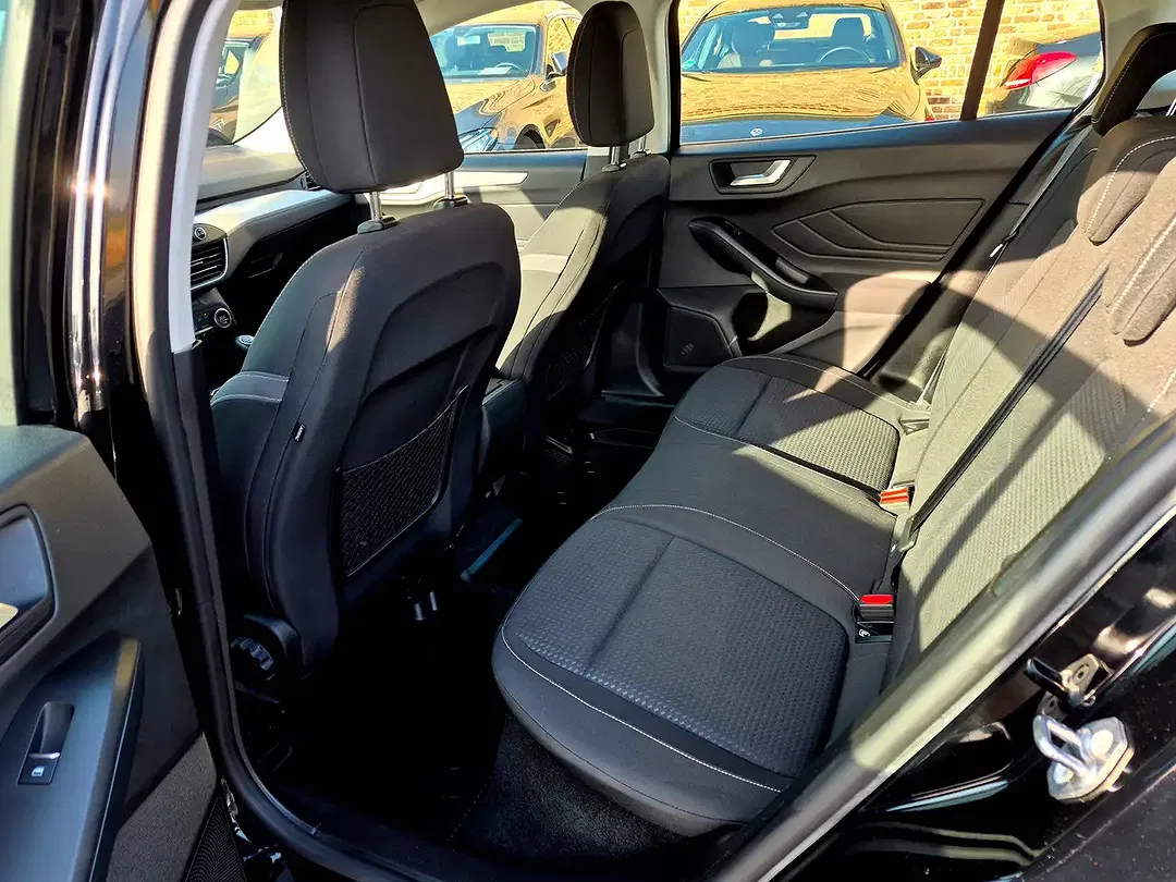 Ford Focus - Thumbnail 14