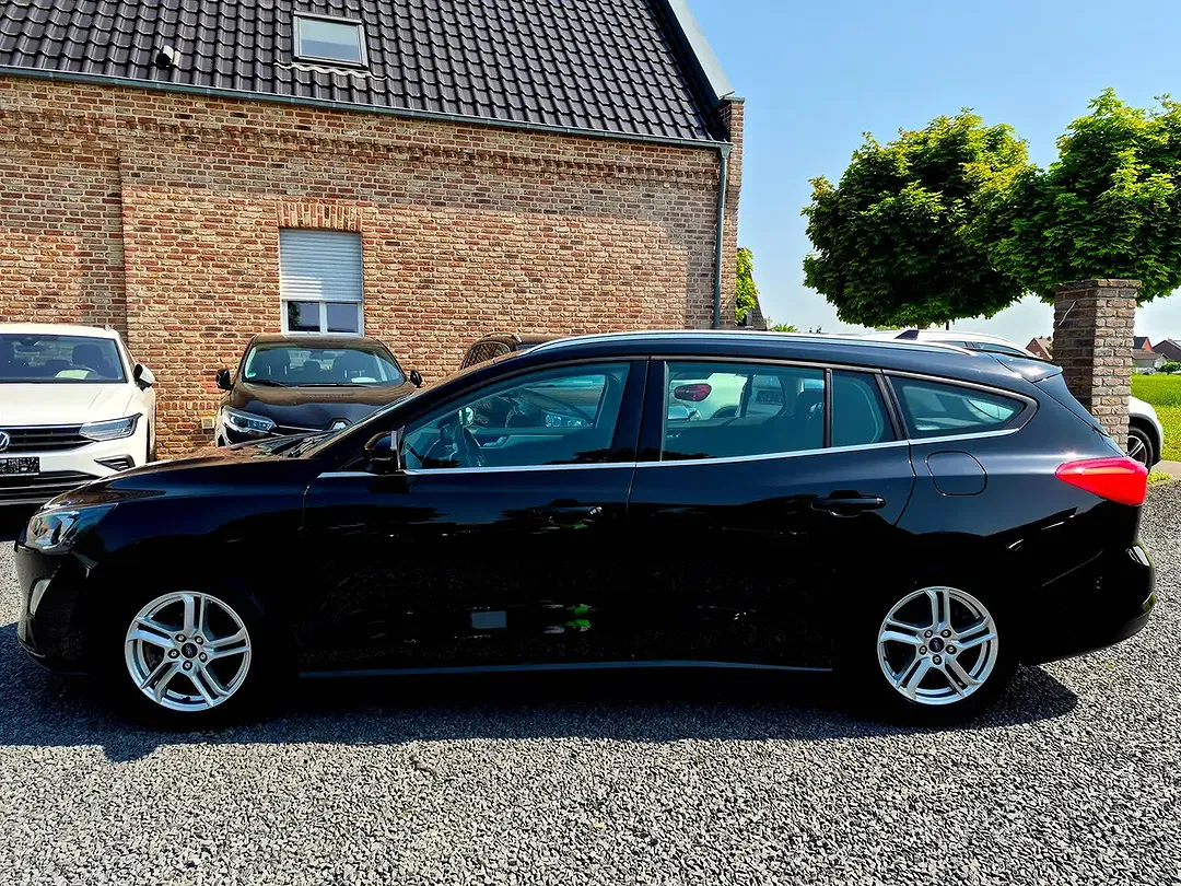 Ford Focus - Thumbnail 4