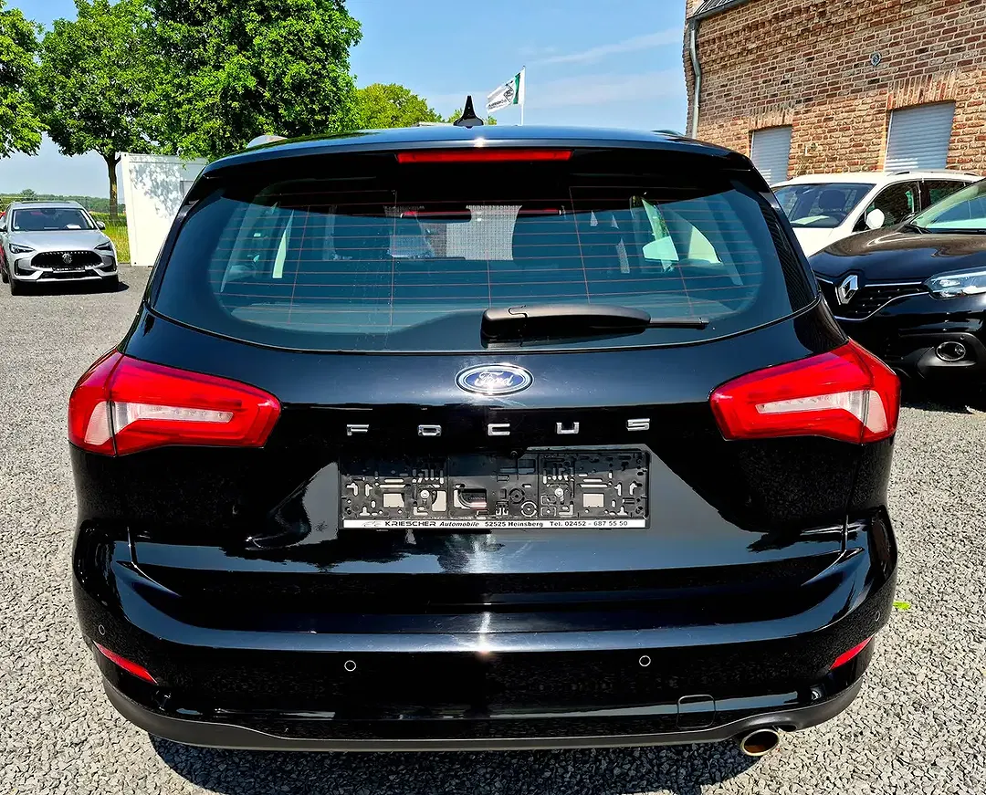 Ford Focus - Thumbnail 6