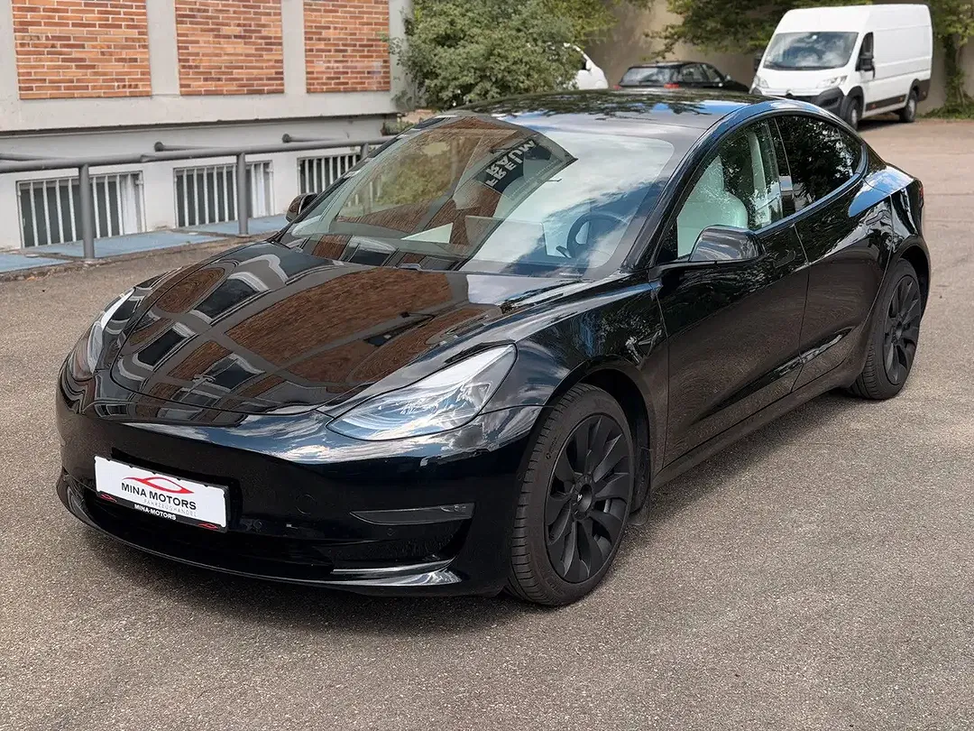 Tesla Model 3 - Thumbnail 1