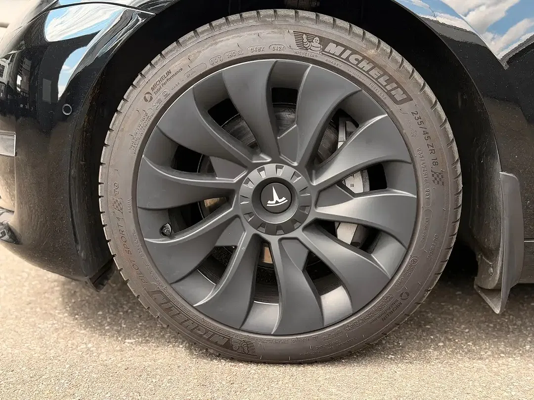 Tesla Model 3 - Thumbnail 8