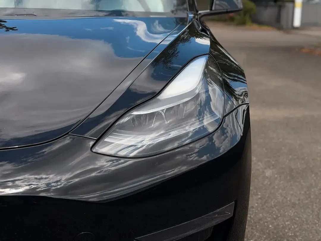 Tesla Model 3 - Thumbnail 9