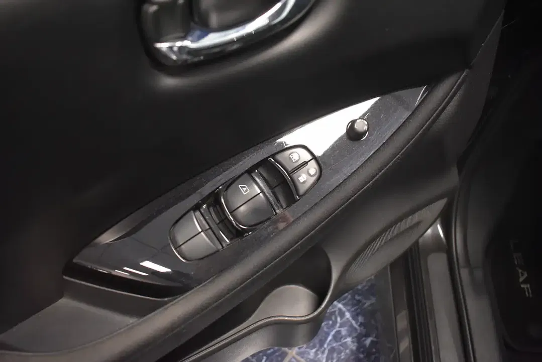 Nissan Leaf - Thumbnail 13