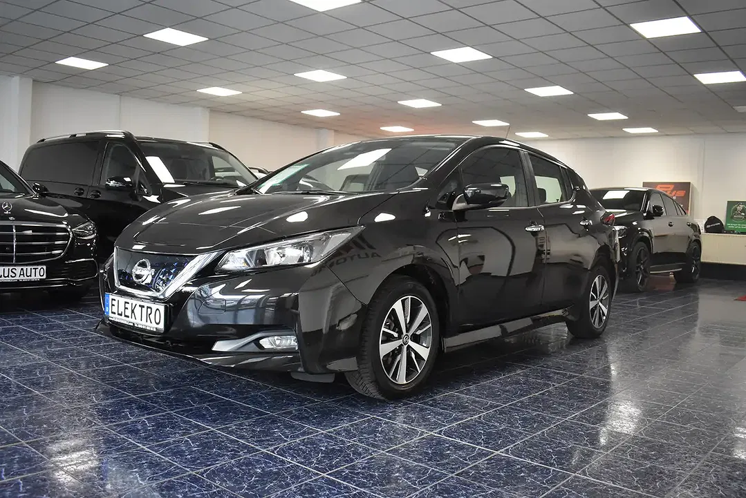 Nissan Leaf - Thumbnail 3