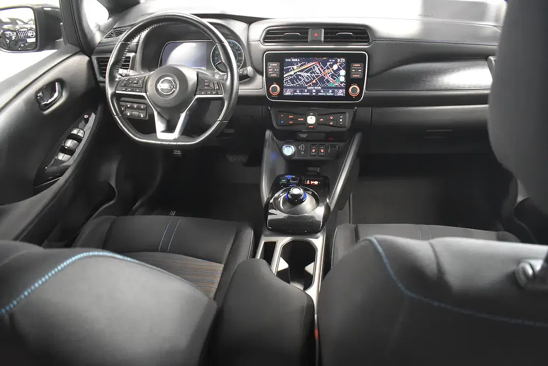 Nissan Leaf - Thumbnail 5