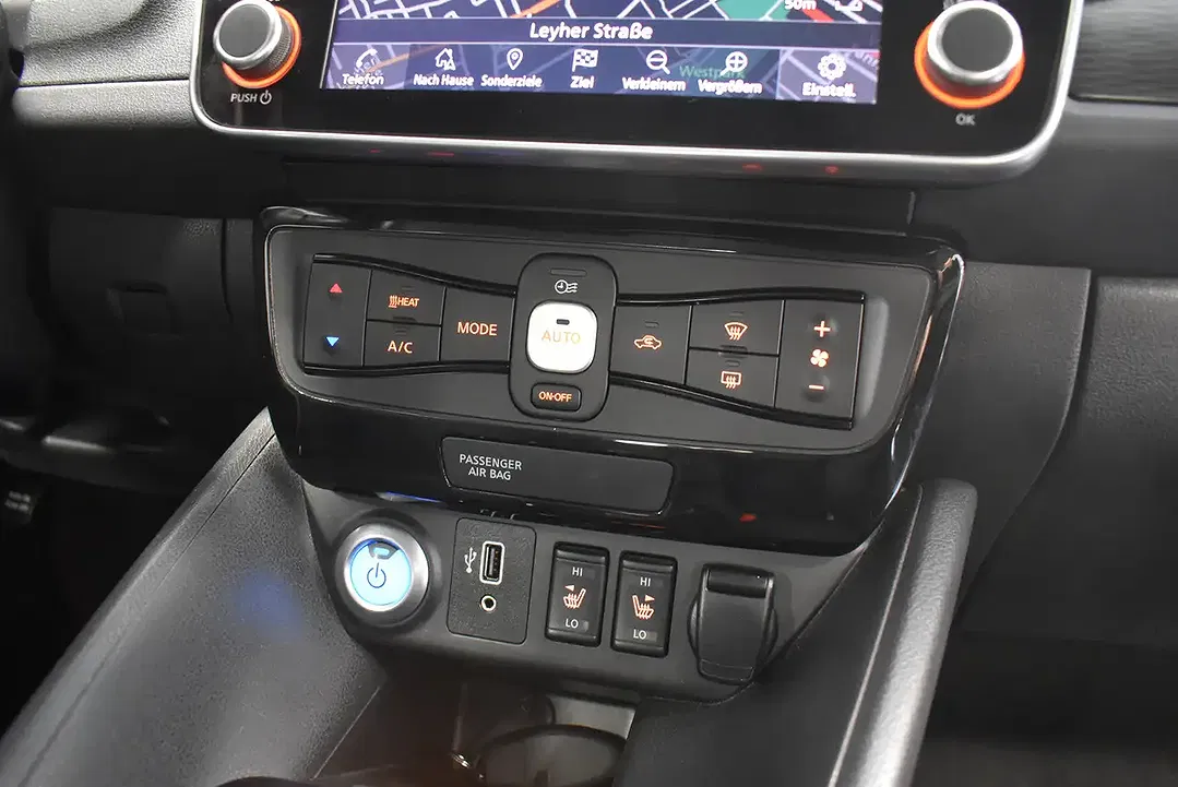 Nissan Leaf - Thumbnail 8